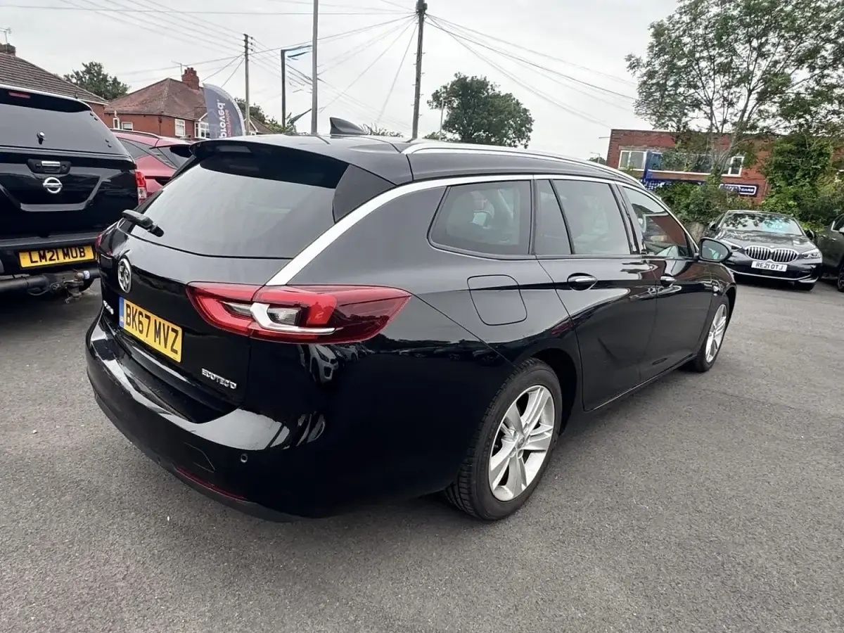 Used Vauxhall Insignia Elite 110 HP (80 kW) 2017 Black Estate