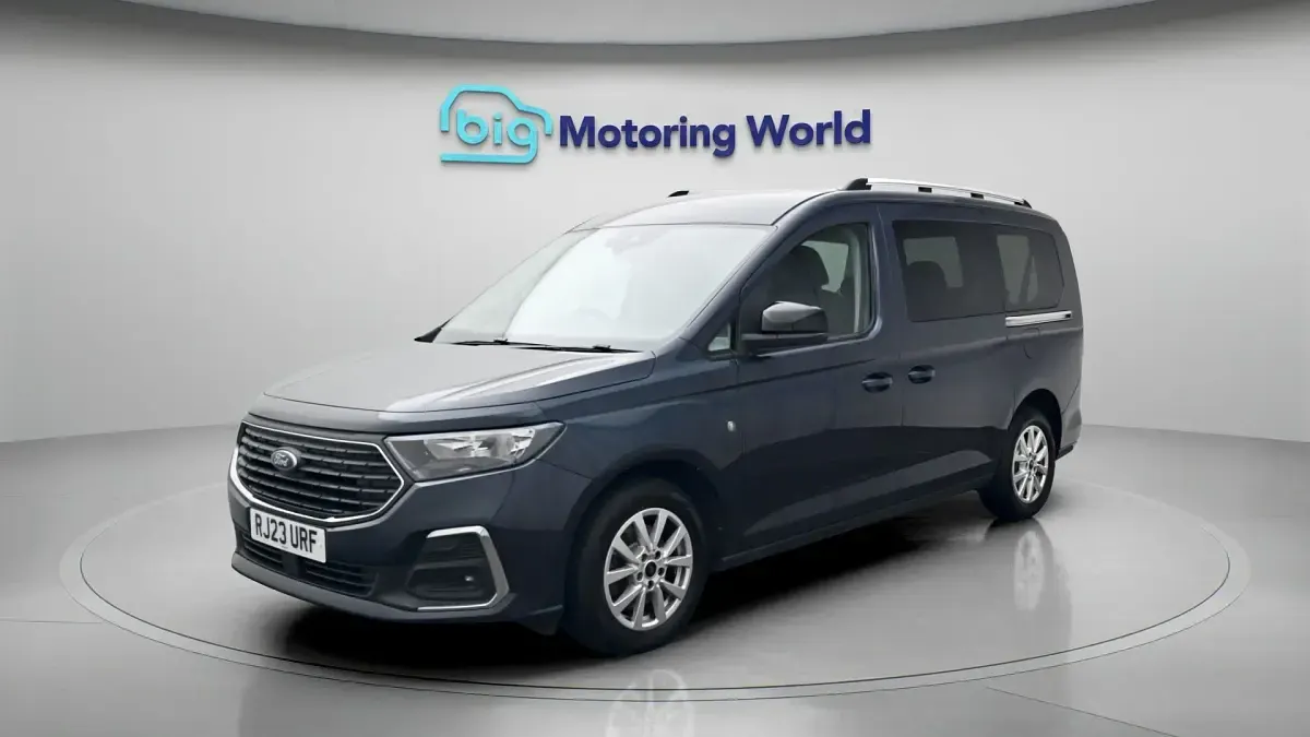Used Ford Grand Tourneo Connect Titanium 122 HP (89 kW) 2023 Blue MPV