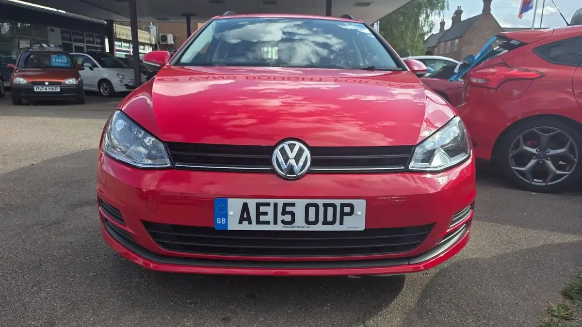 Used VW Golf VII S 105 HP (77 kW) 2015 Red Estate