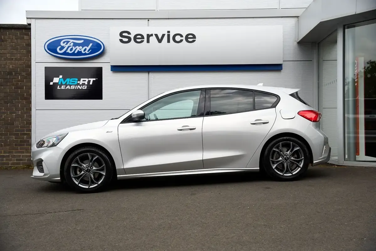 Used Ford Focus ST-Line 125 HP (91 kW) 2021 Moondust silver Hatchback
