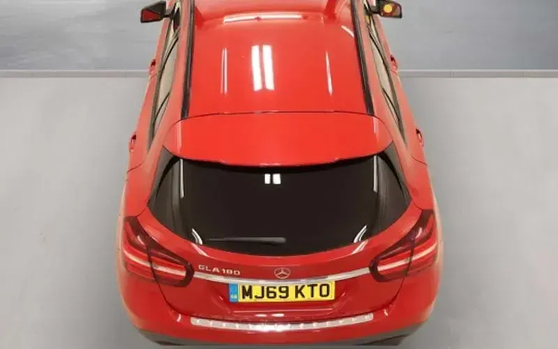 Used Mercedes GLA180 Urban 122 HP (89 kW) 2020 Red SUV