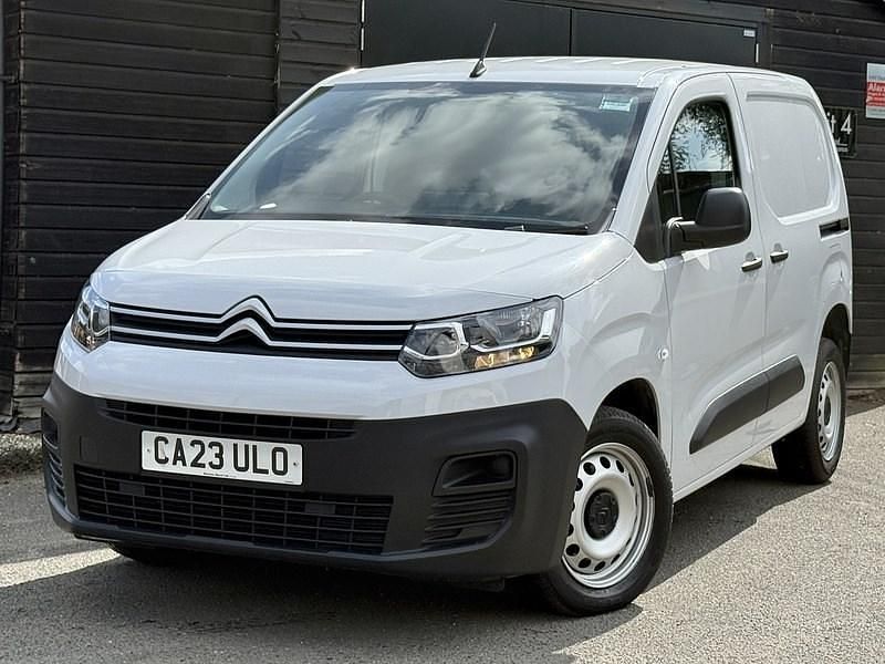 White Used 2023 Citroën Berlingo MPV | £11,990 (Good price) - Image 1/4