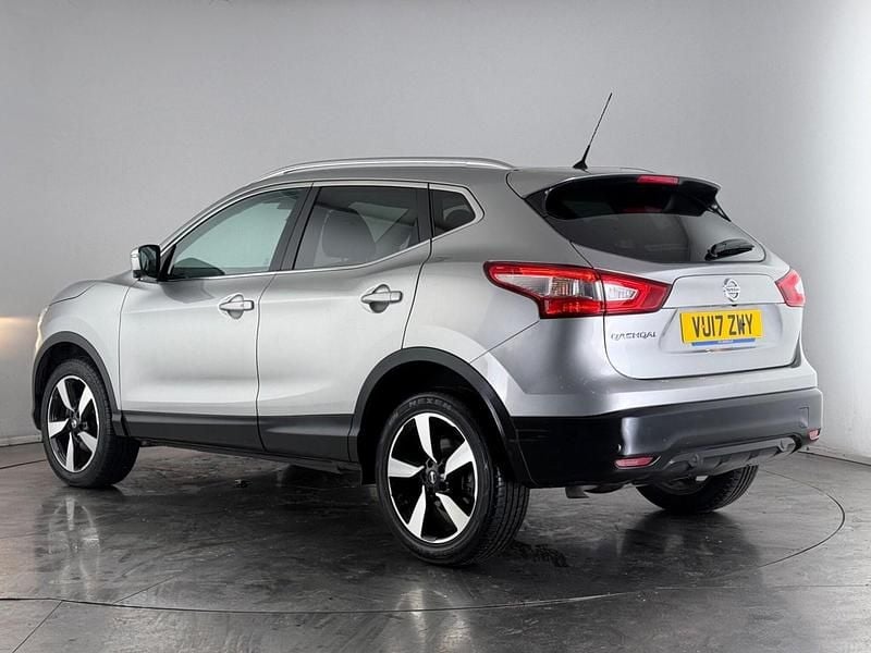 Used Nissan Qashqai N-Connecta 131 HP (96 kW) 2016 Silver SUV