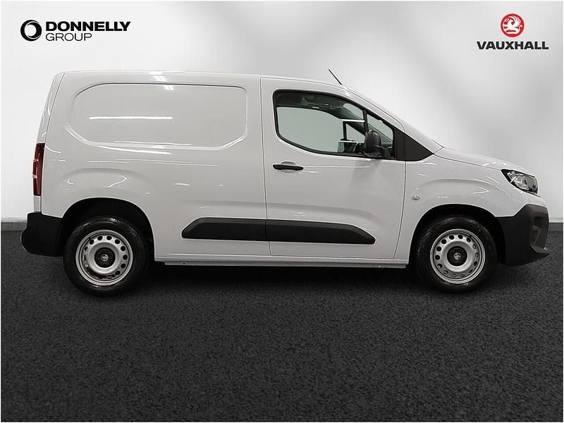 Nouă Vauxhall Combo 101 CP (74 kW) 2026 Alb Monovolum