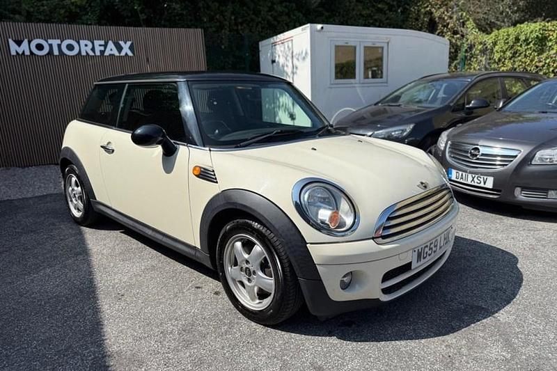 White Used 2009 Mini Cooper D Hatch Hatchback | £1,650 (Good price) - Image 1/1