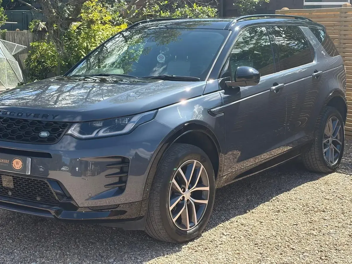 Used Land Rover Discovery 5 SE Dynamic 2024 Blue SUV