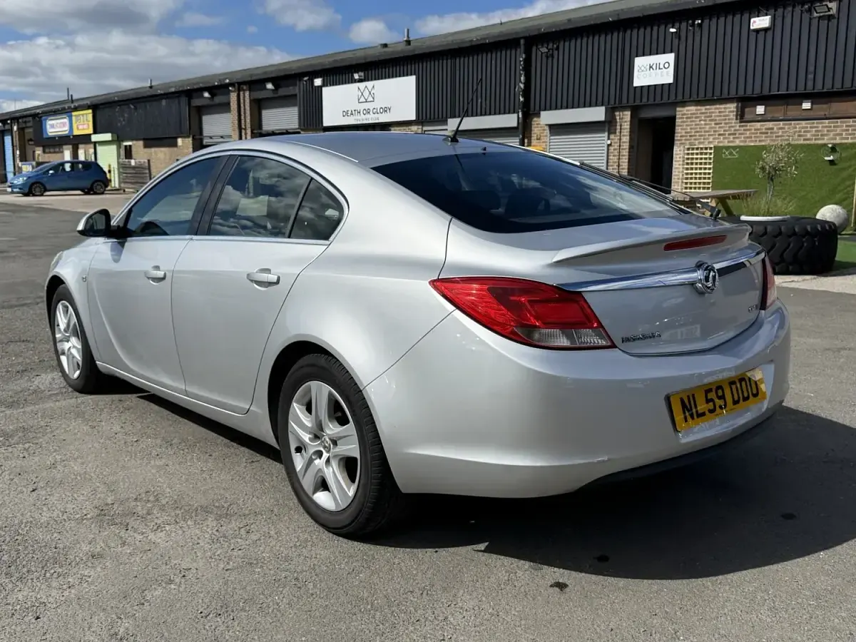 Used Vauxhall Insignia 160 HP (117 kW) 2009 Silver Hatchback