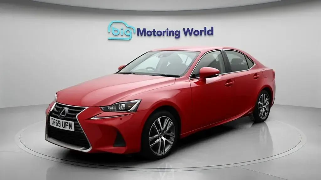 Gebraucht Lexus IS300h 223 PS (164 kW) 2020 Rot Limousine