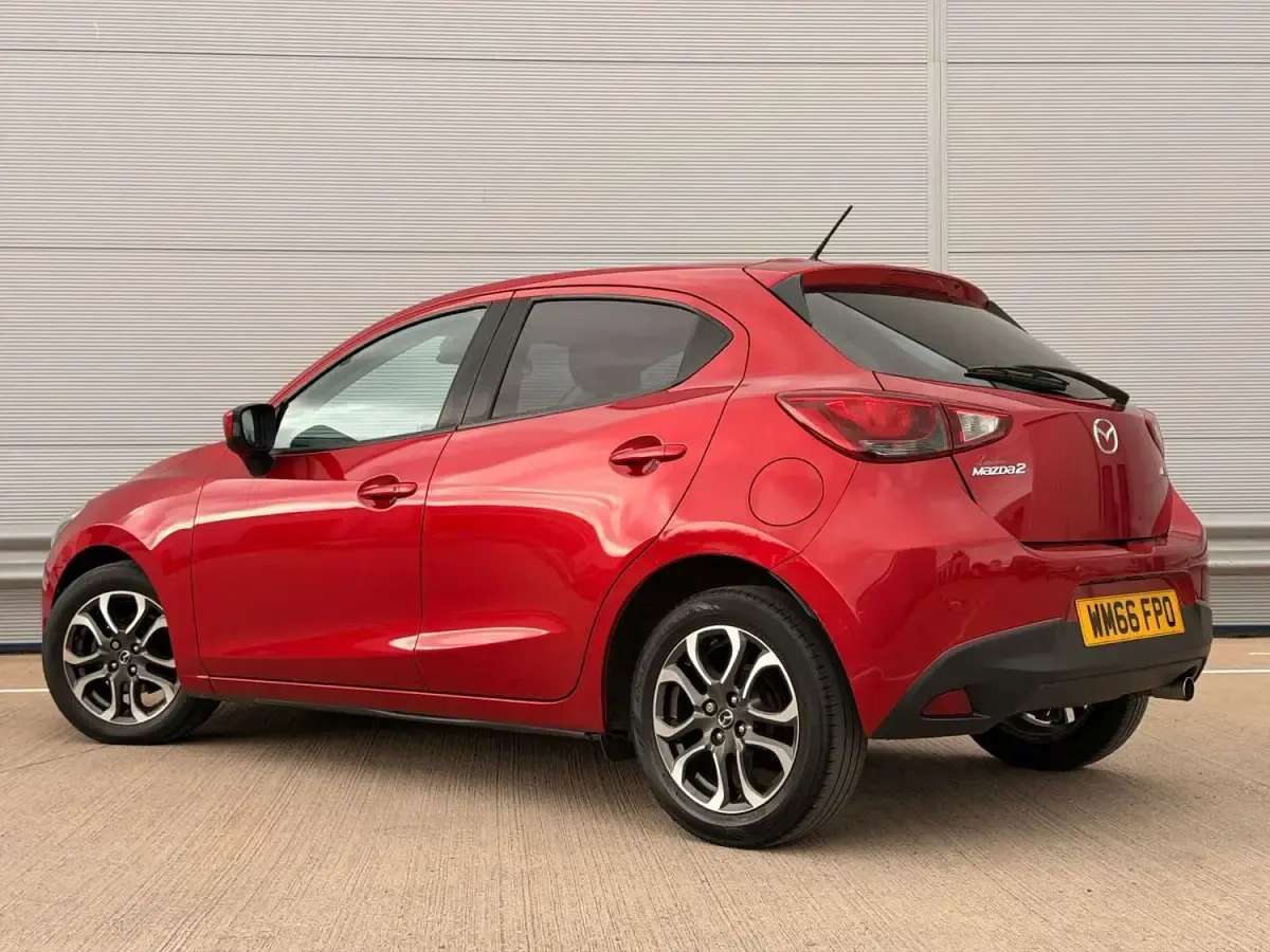 Usado Mazda 2 Inclusive 2016 Vermelho Citadino