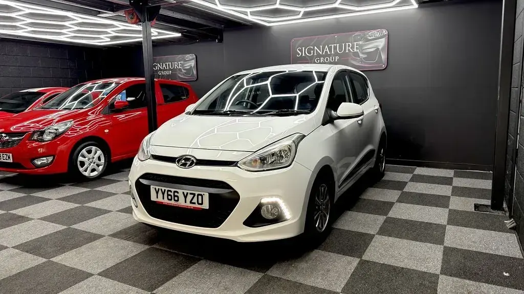Used Hyundai i10 Premium 2017 White Hatchback