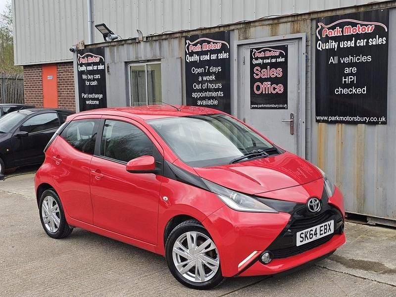 Used Toyota Aygo x-press 2014 Red Hatchback