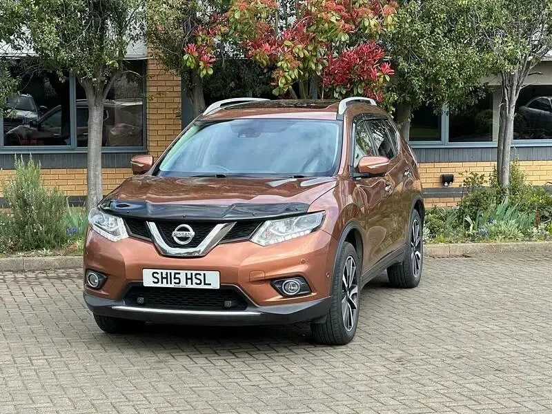 Used Nissan X-Trail S 130 HP (95 kW) 2015 Orange SUV