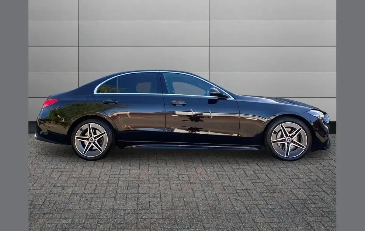 Usado Mercedes C200 AMG line 200 CV (147 kW) 2025 Negro Berlina