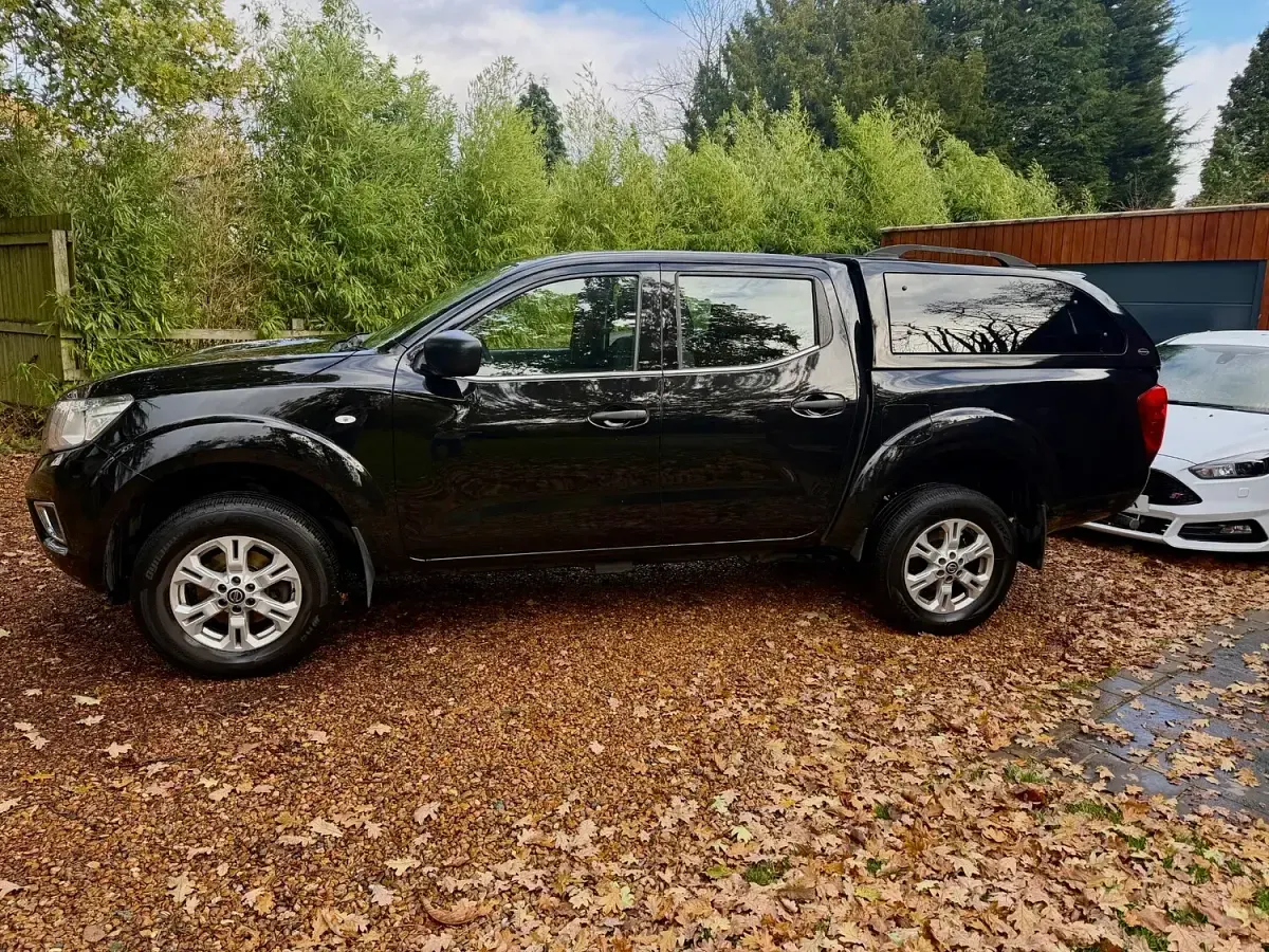 Usado Nissan Navara Acenta 2021 Negro Pickup/Camioneta