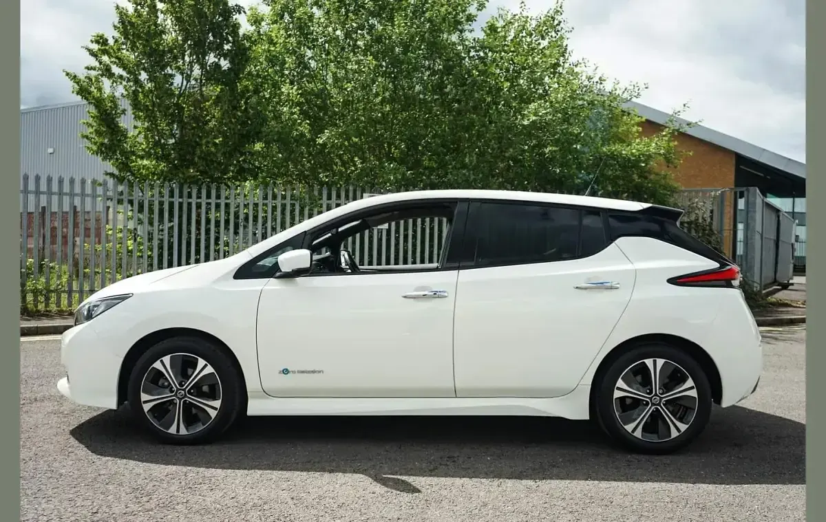 Begagnad Nissan Leaf Tekna 108 kW (147 HK) 2020 Vit Halvkombi