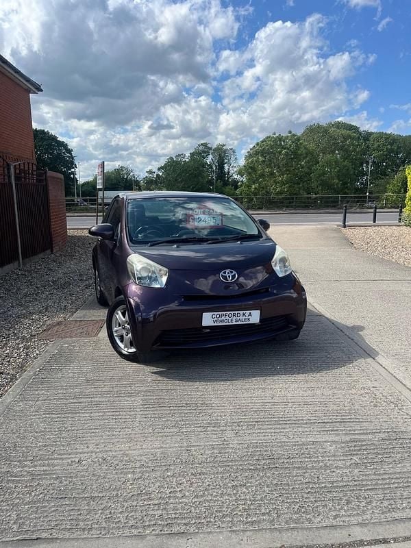 Used Toyota iQ 68 HP (50 kW) 2009 Purple Hatchback