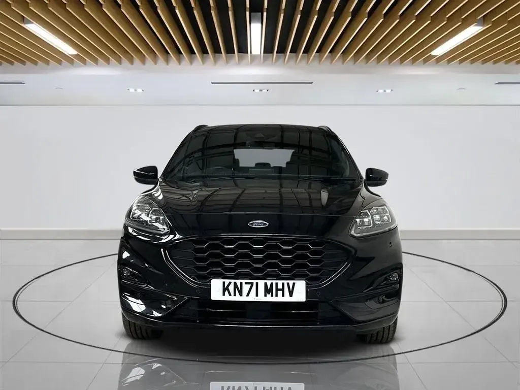 Usado Ford Kuga ST-Line 225 CV (165 kW) 2021 Negro SUV
