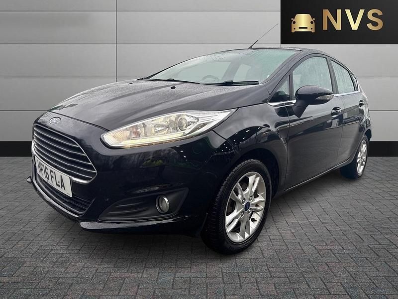 Usado Ford Fiesta Zetec 2016 Negro Utilitario