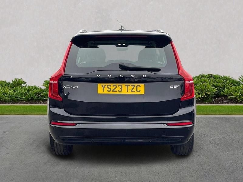 Used Volvo XC90 Core 250 HP (183 kW) 2023 Black SUV