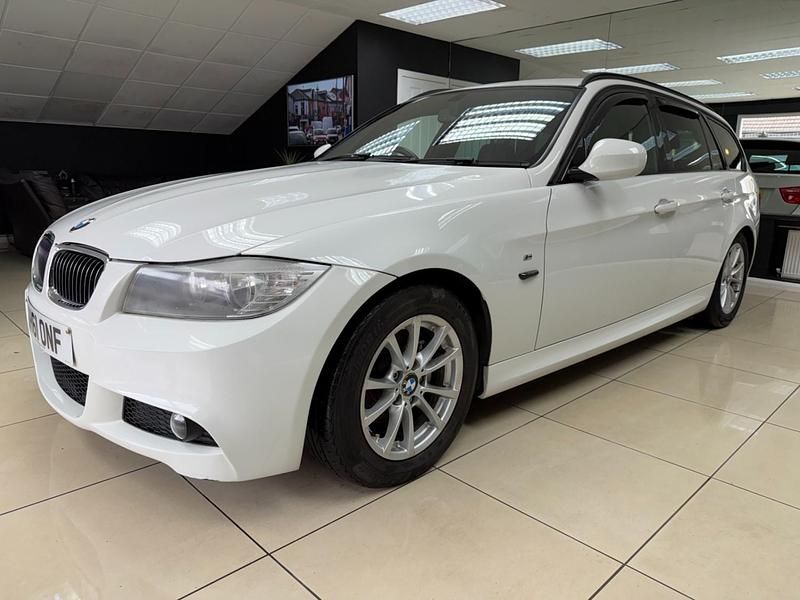 Used BMW 318 Sport Line 2011 White Estate