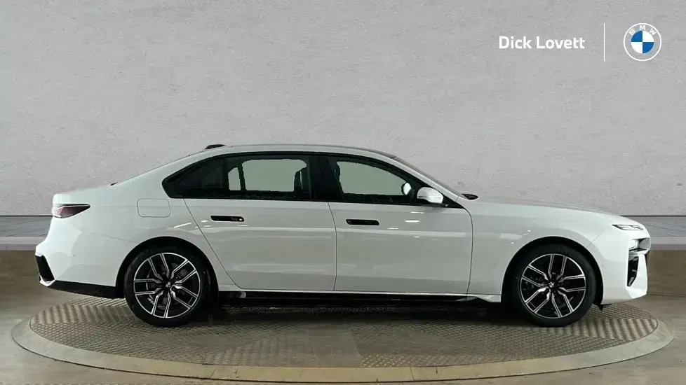 Used BMW 750e M Sport 482 HP (354 kW) 2026 White Sedan