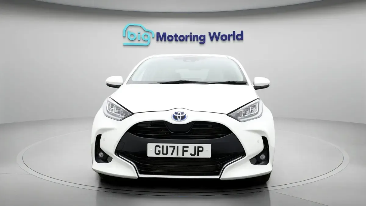 Used Toyota Yaris 116 HP (85 kW) 2021 White Hatchback