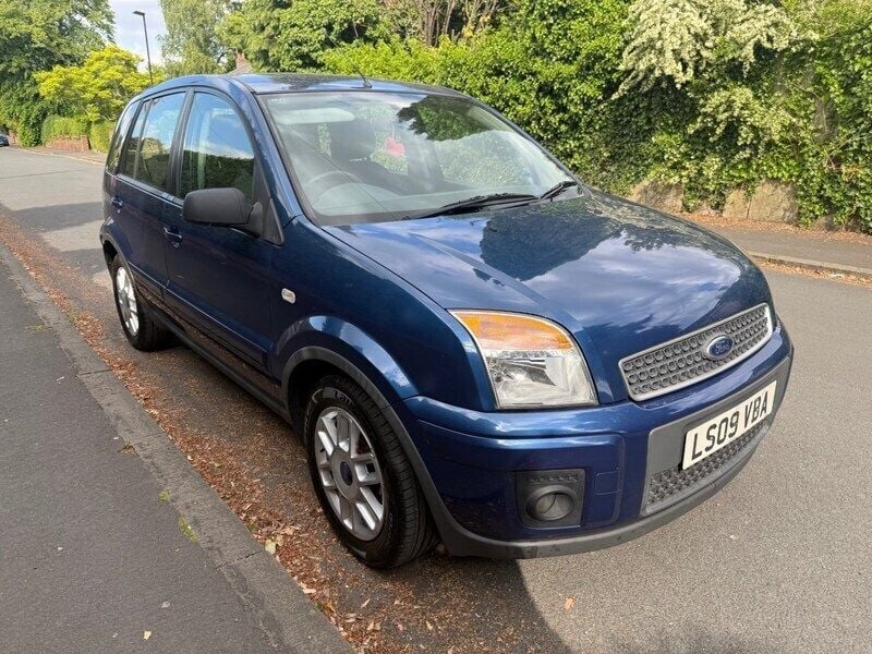 Blue Used 2009 Ford Fusion Zetec Hatchback | £1,995 (Good price) - Image 1/4