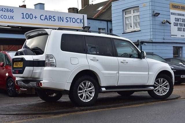 Used Mitsubishi Shogun 190 HP (139 kW) 2017 White SUV