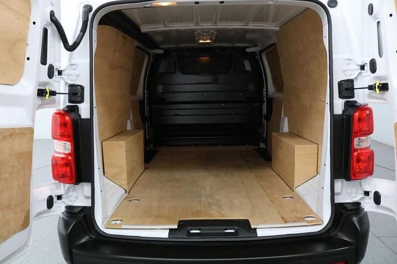 Used Citroën Dispatch 120 HP (88 kW) 2025 White MPV