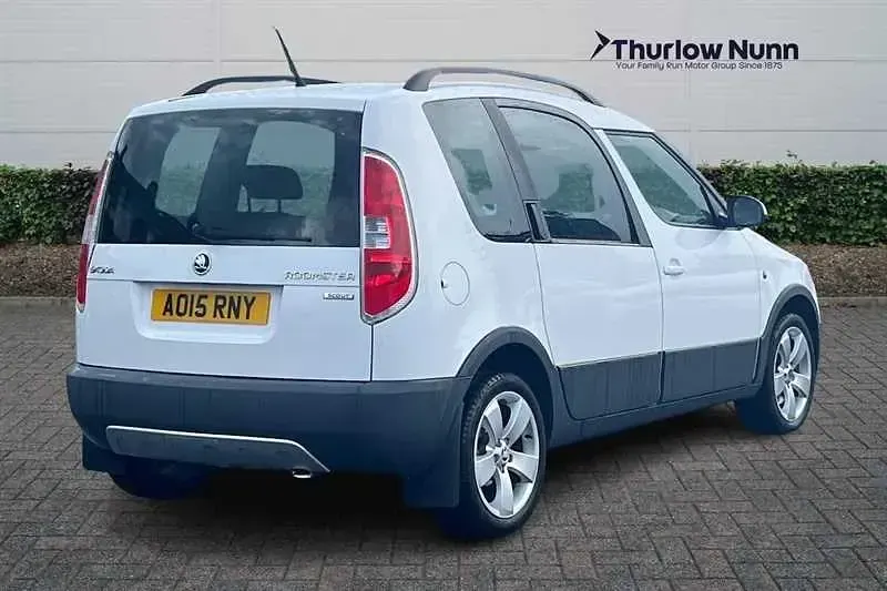 Usado Skoda Roomster Scout 90 HP (66 kW) 2015 Branco Monovolume