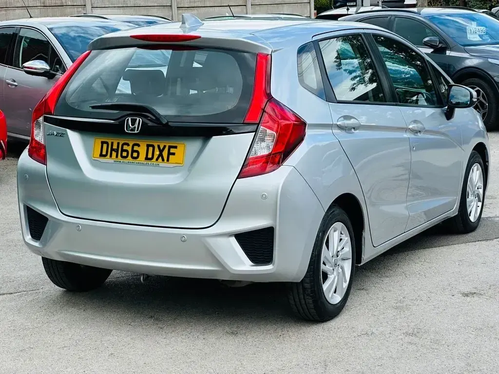 Used Honda Jazz SE 102 HP (75 kW) 2017 Silver Hatchback