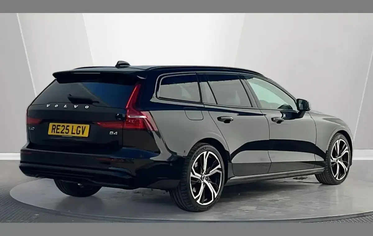 Used Volvo V60 Ultra 194 HP (142 kW) 2025 Black Estate