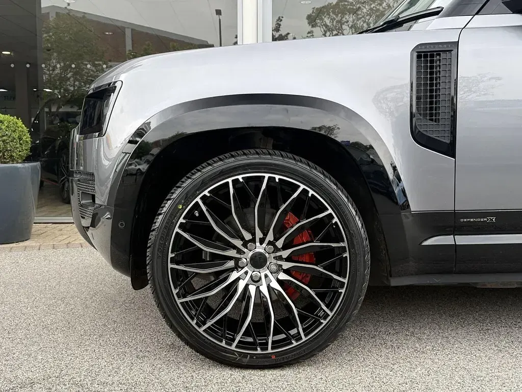 Usado Land Rover Defender S 300 HP (220 kW) 2024 Cinzento SUV