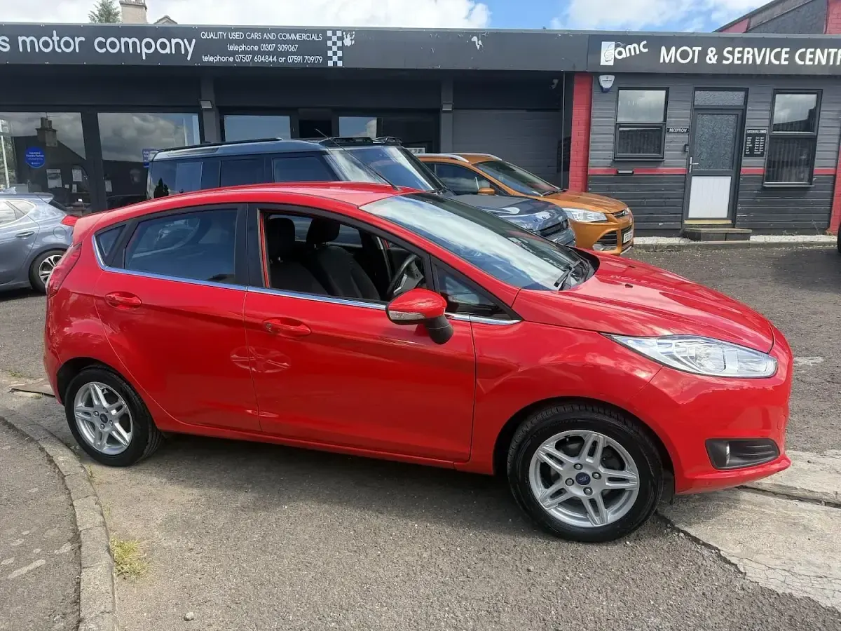 Used Ford Fiesta Zetec 82 HP (60 kW) 2013 Red Hatchback