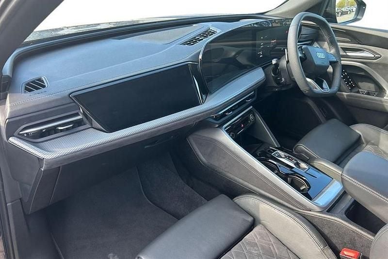 Used Audi Q5 Advanced 204 HP (150 kW) 2025 Navarra blue SUV