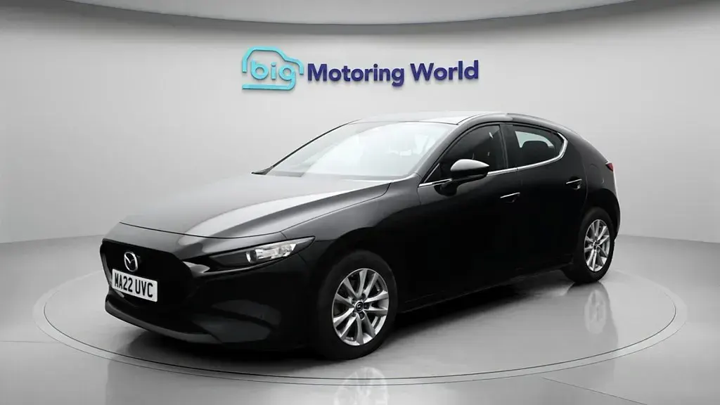 Usado Mazda 3 122 CV (89 kW) 2022 Negro Utilitario