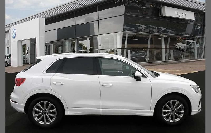 Begagnad Audi Q3 Sport 150 HK (110 kW) 2023 Vit SUV