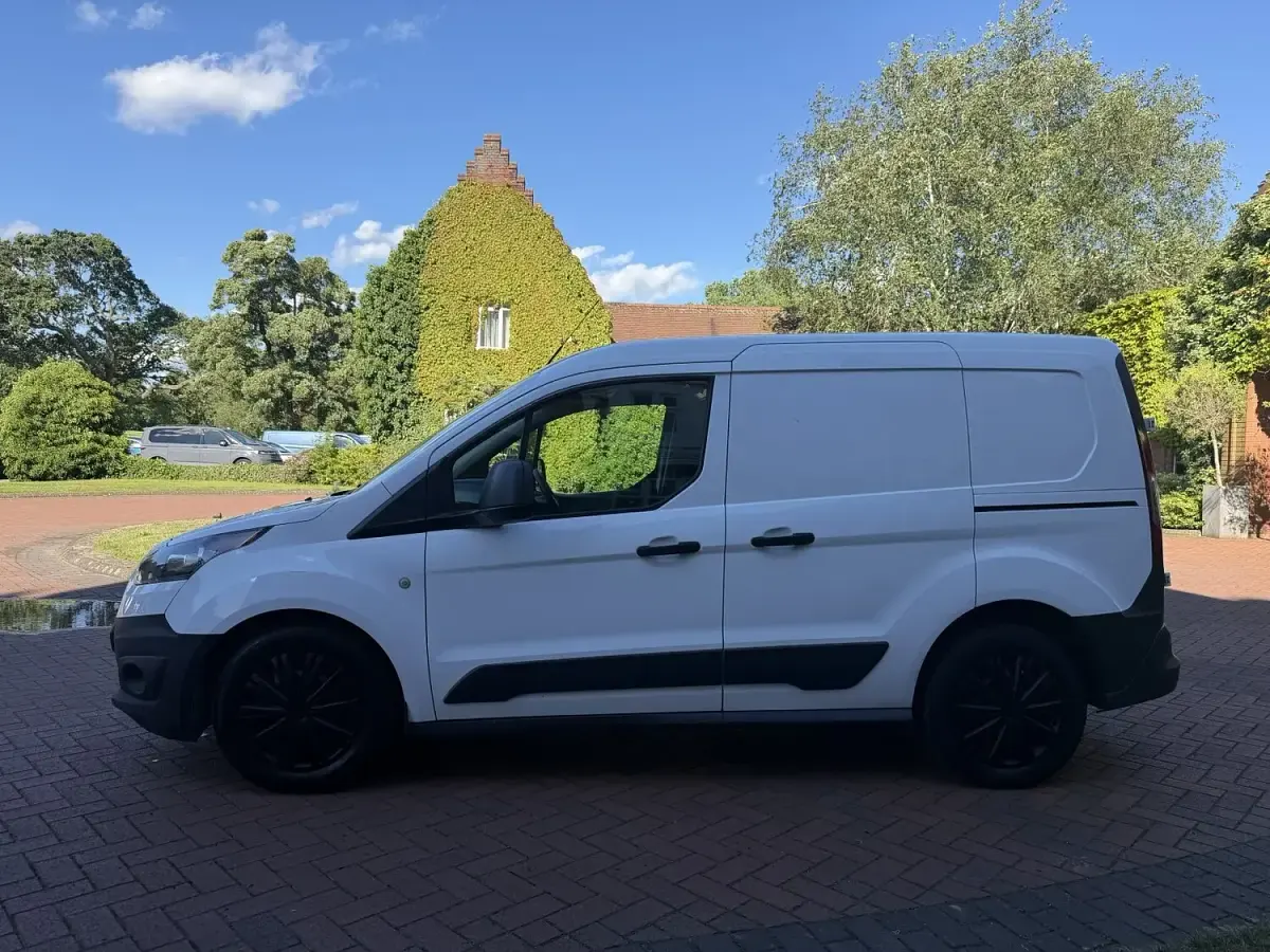 Used Ford Transit Connect 2017 White MPV