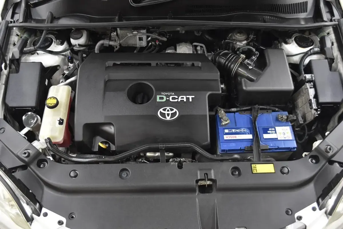 Used Toyota RAV4 SR 150 HP (110 kW) 2011 White SUV