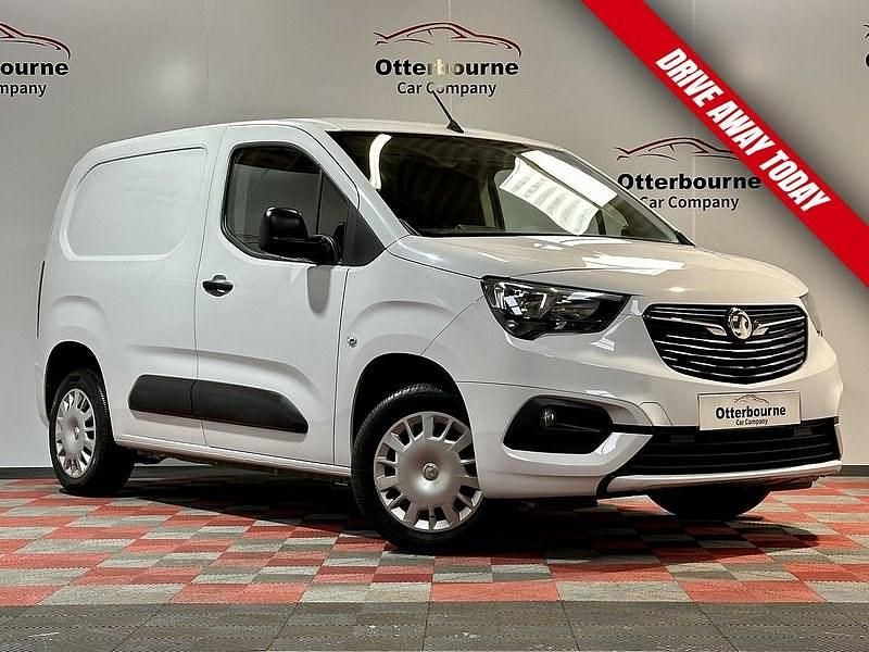 Used Vauxhall Combo Sportive 100 HP (73 kW) 2022 White MPV