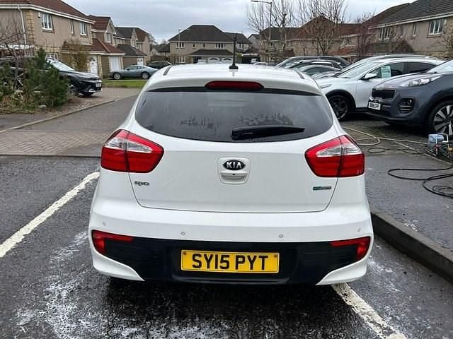 Used Kia Rio 107 HP (78 kW) 2015 White Hatchback