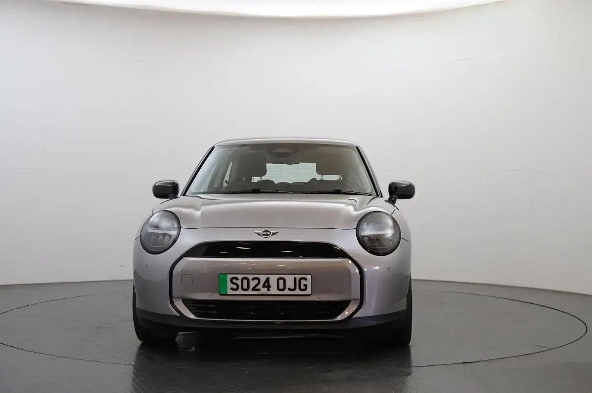 Używany Mini Cooper Hatch 133 kW (181 KM) 2024 Srebrny Hatchback