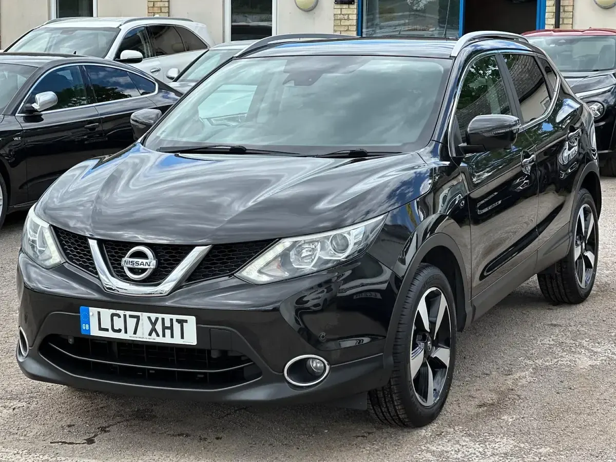 Used Nissan Qashqai N-Connecta 110 HP (80 kW) 2017 Black SUV