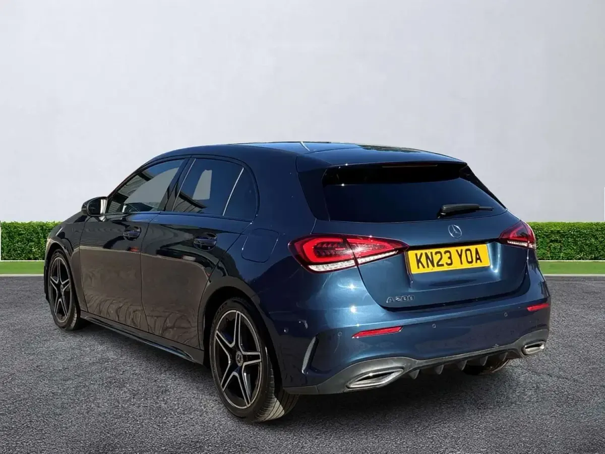 Usado Mercedes A200 Executive 2023 Azul Utilitario