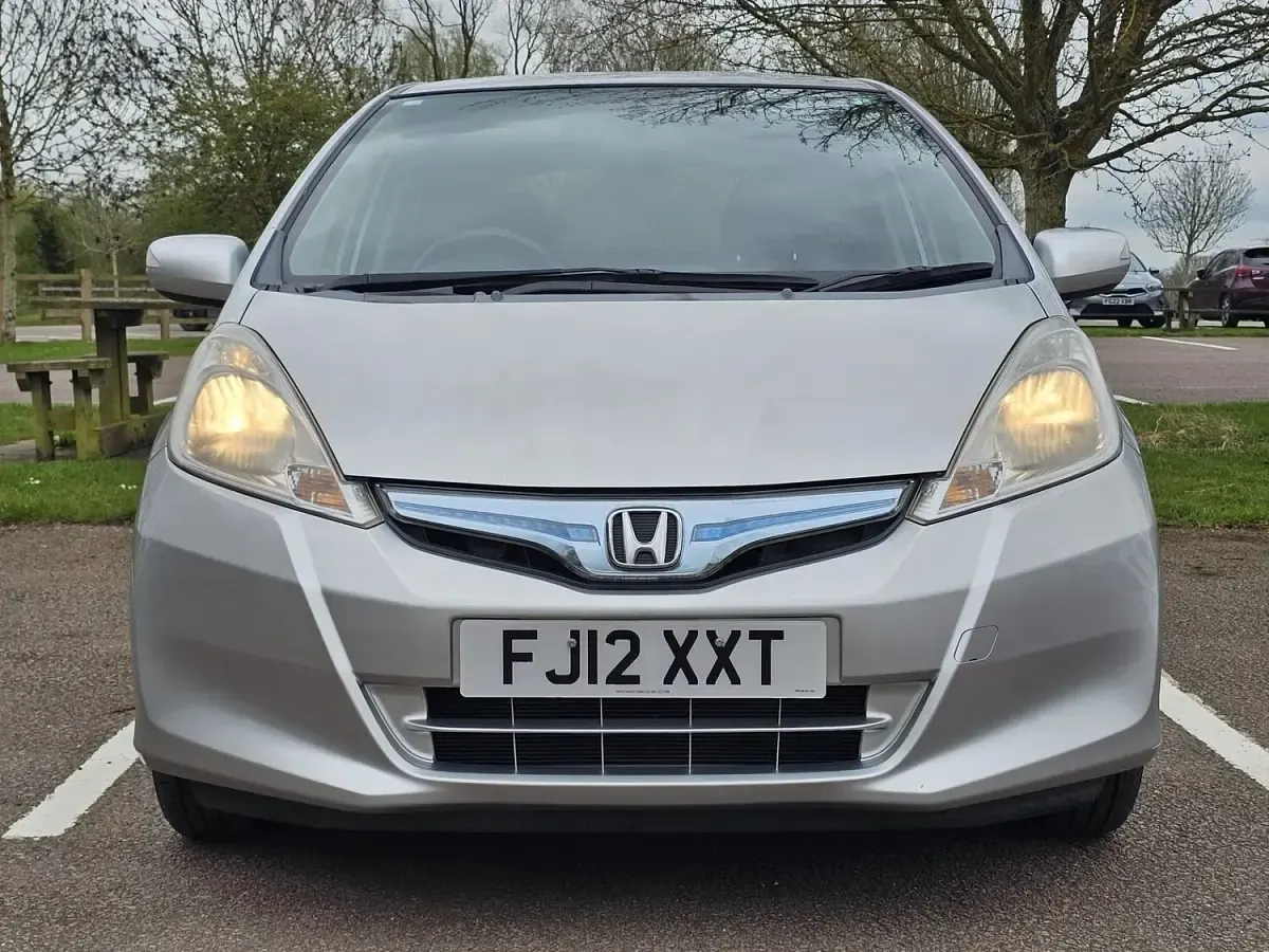 Used Honda Fit Hybrid 102 HP (75 kW) 2025 Silver Hatchback