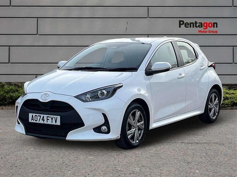Usata Toyota Yaris Hybrid 113 CV (83 kW) 2024 Bianco Utilitaria