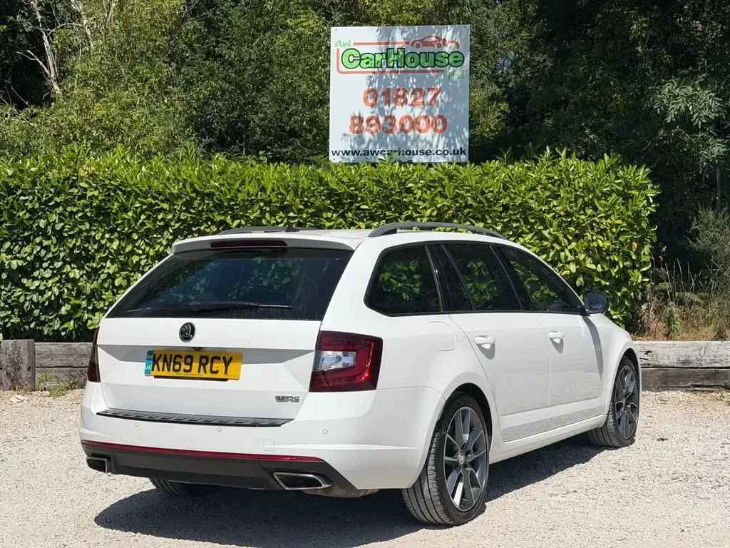 Used Skoda Octavia vRS 245 HP (180 kW) 2019 White Estate