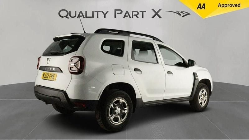 Used Dacia Duster Essentiel 90 HP (66 kW) 2022 White SUV