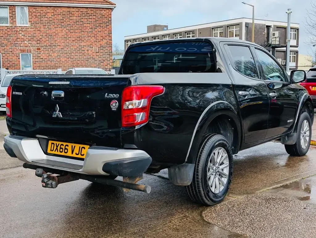 Used Mitsubishi L200 Warrior 178 HP (130 kW) 2016 Black Pickup