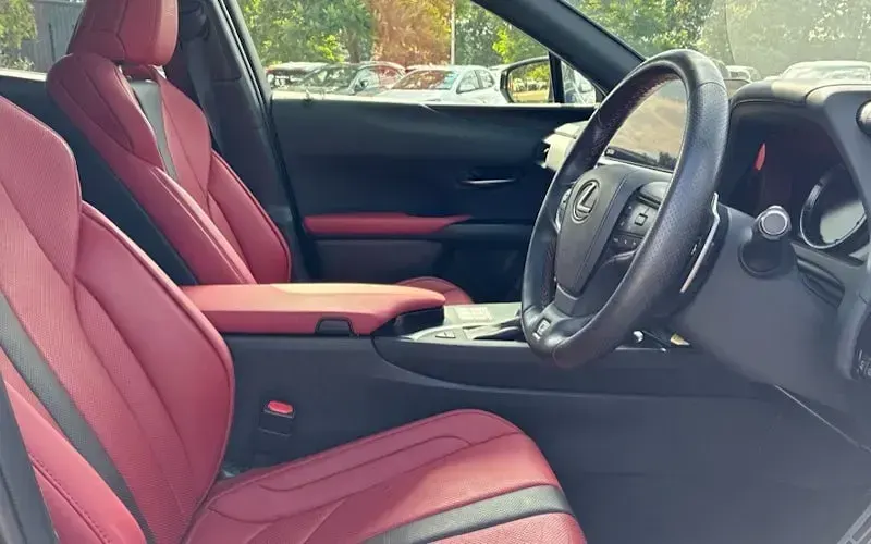 Used Lexus UX Sport Line 184 HP (135 kW) 2022 Silver SUV